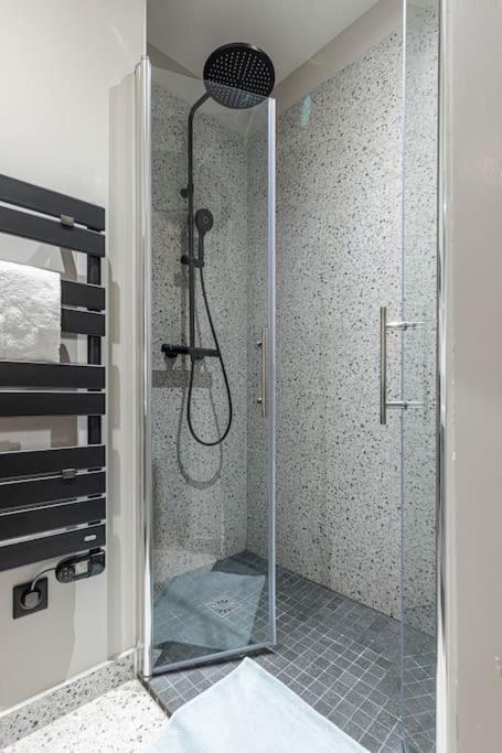 La Croix - Old Town Modern Apartment - 2 Bedrooms Ницца Экстерьер фото