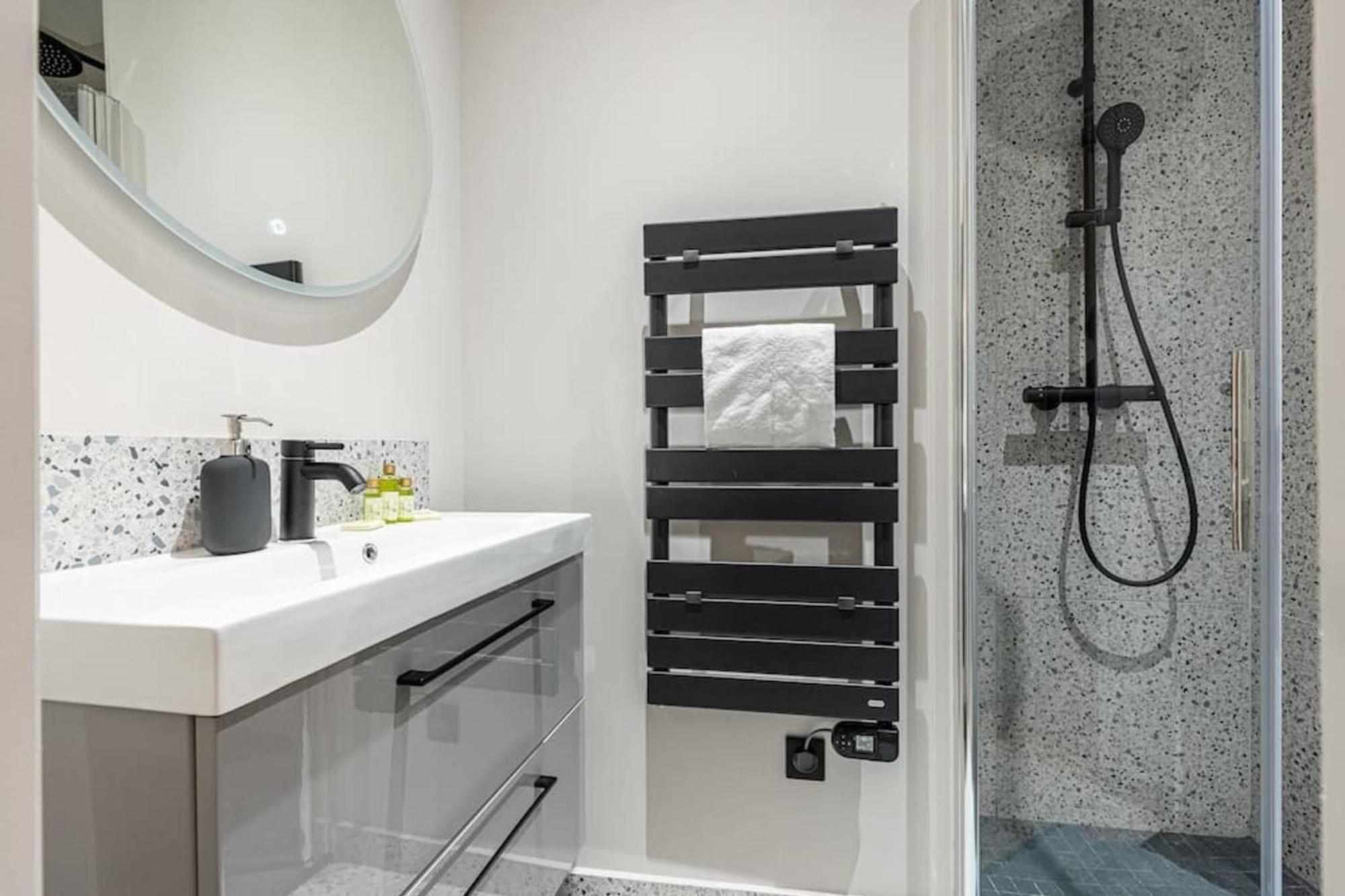 La Croix - Old Town Modern Apartment - 2 Bedrooms Ницца Экстерьер фото